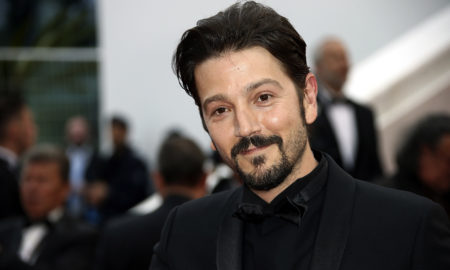 diego luna gtres1 t 450x270 - Diego Luna habla sobre el ejemplo que quiere dar a sus hijos