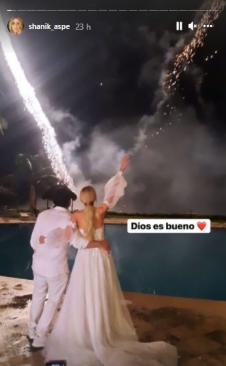 f768x1 430524 430651 196 741x1200 - Shanik y Mauricio se dieron el 'SI' en romántica ceremonia