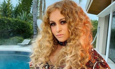 5fa90176e3f7a 450x270 - Paulina Rubio deja atrás pleitos con Thalía y la Guzmán