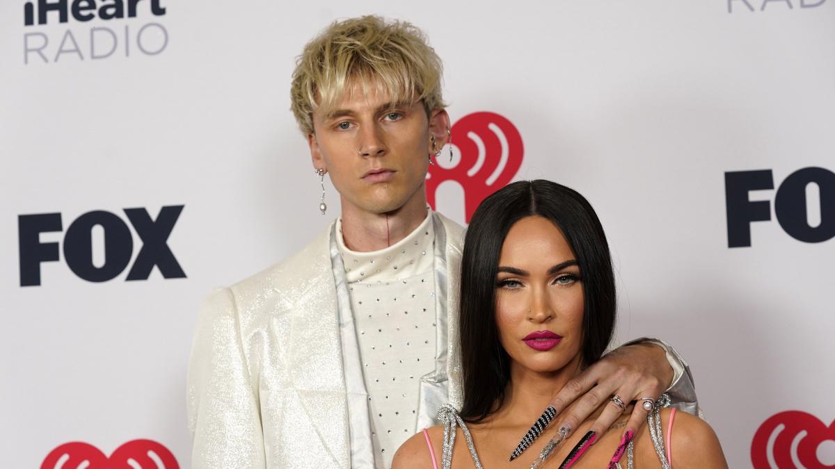 60e7395fb9ae9 - Megan Fox se compromete con Machine Gun Kelly