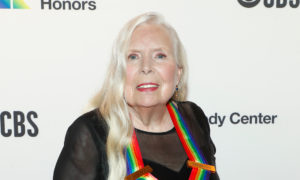 JoniMitchell 300x180 - Joni Mitchell busca retirar su música de Spotify