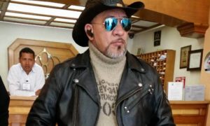 carlos trejo diputado 300x180 - Carlos Trejo se somete a injerto de cabello