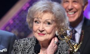 ewscripps.brightspotcdn.com  300x180 - Betty White tuvo un derrame cerebral antes de morir