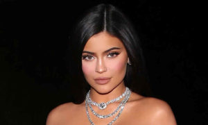 kylie jenner revista forbes millonarios 494711615 153004859 1024x576 300x180 - Kylie Jenner supera los 300 millones de seguidores en Instagram