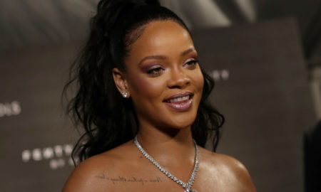 rihanna lenceria purpura 1 0 450x270 - Rihanna espera a su primer bebé junto a ASAP Rocky