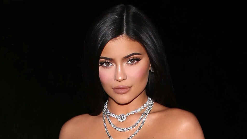 kylie jenner revista forbes millonarios 494711615 153004859 1024x576 1 - Kylie Jenner le da la bienvenida a su segundo bebé