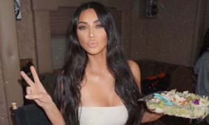 5fa5173fc6177 1 300x180 - Kim Kardashian le dice adiós al apellido de Kanye West