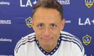 festejo del chicharito hernandez 300x180 - ‘Chicharito’ envía amoroso mensaje a sus hijos