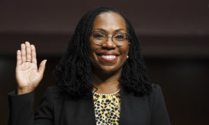 7b0d344b0bac3901de40d92318a1a7daf17a4e09 300x180 - Estados Unidos nombra a una mujer negra como jueza del Tribunal Supremo