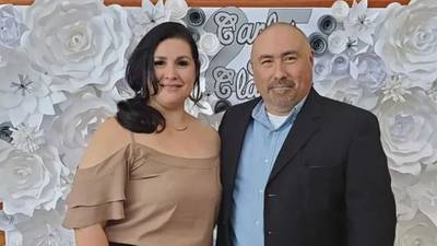 2R4DQBS5PVEGTPV64HIXV4TXCI - Muere de infarto esposo de maestra asesinada en Texas