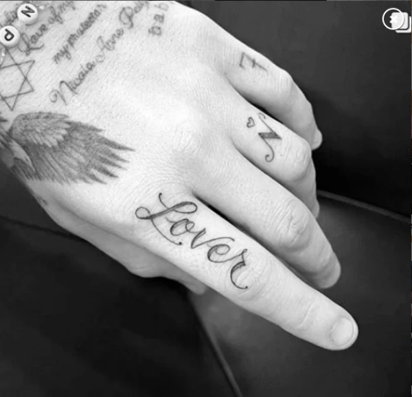 descarga 1 3 - Brooklyn Beckham se hace enorme tatuaje en honor a Nicola