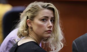 1654155688 931642 1654155743 gigante normal 300x180 - Amber Heard hace públicas notas de terapia que prueban que sí vivió violencia 