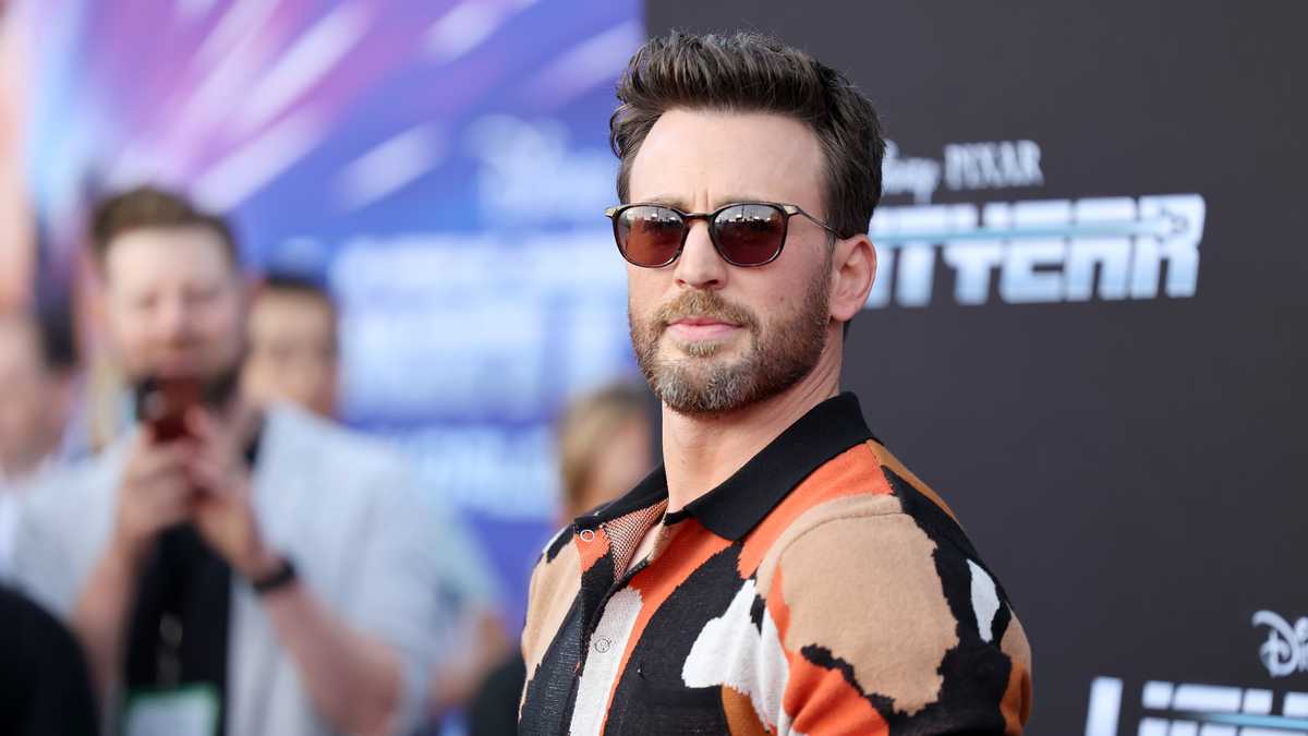 KHCNOYMYP5G3XBTZEYMC4RTDUU - Cuestionan a Chris Evans sobre Shakira