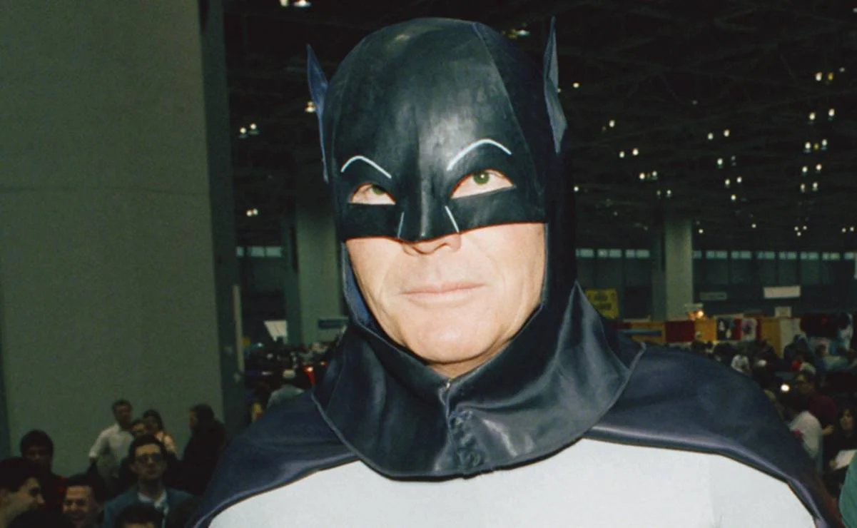 adam west  - Adam West y sus 5 hazañas como Batman 