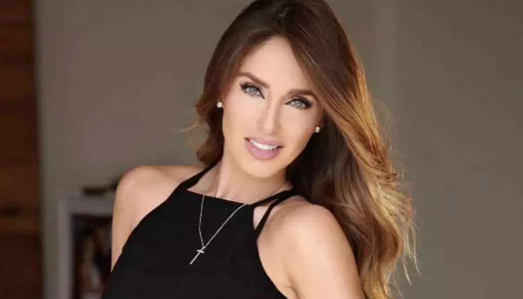 anahi - Anahí no oculta su cirugía estética