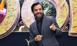 eugenio derbez 300x180 - Eugenio Derbez exhibe ahuehuete "seco" en redes
