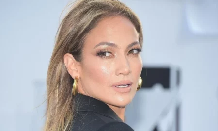 jennifer lopez maquillaje crop1546239691009.jpg 554688468 450x270 - Jennifer Lopez agradecio a los que no creyeron en ella