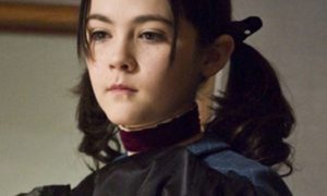 1608214791 isabelle fuhrman la huerfana precuela pelicula 2009 foto instagram 300x180 - Isabelle Fuhrman, luce completamente distinta fuera del personaje