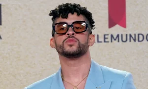 98 1 300x180 - Bad Bunny se hace viral por cantar tema de RBD