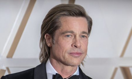 B9731327422Z.1 20220624103741 000GNFKOVM35.1 0 450x270 - Brad Pitt cuenta a los hombres las ventajas de usar falda