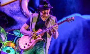 Carlos Santana cancela fechas en Las Vegas debido a un procedimiento cardiaco 300x180 - Carlos Santana se desvanece en pleno escenario en Michigan