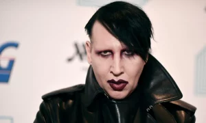 O5MONGHHENG7DLAGMWZG7KXNWI 300x180 - Marilyn Manson sigue los pasos de Johnny Depp