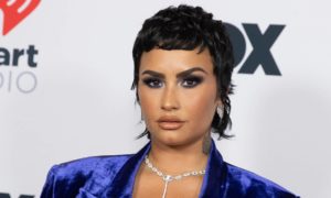 demi lovato iheartradio music awards 2021 300x180 - Demi Lovato sufre aparatoso accidente y se abre la frente
