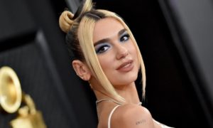 dua lipa 2022 300x180 - Dua Lipa estaría en conversaciones para ser una heroína de DC Comics