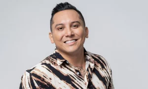 edwin luna vocalista lider banda la trakalosa de monterrey gay 300x180 - Edwin Luna causa revuelo al aparecer junto a una modelo trans