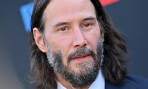 gettyimages 1401105023 e1654579962912 1024x576 1 300x180 - Keanu Reeves sueña con ser Batman 