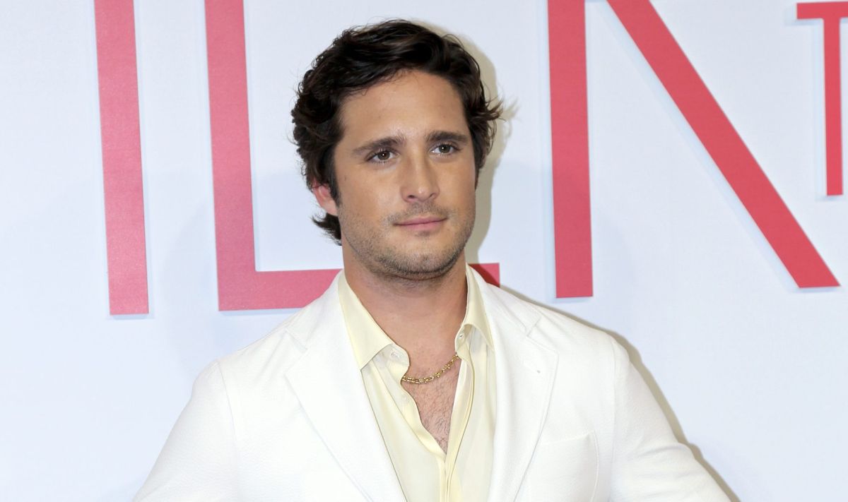 10918 DIEGOBONETA FATHEROFTHEBRIDE MIA044 e1659125674663 - Diego Boneta se lanzará con su propia marca de tequila