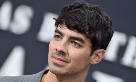 16606807404761 450x270 - Joe Jonas celebra su cumpleaños cenando con su esposa 