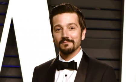 201214 4281203 Diego Luna se identifica con su personaje en 450x270 - Diego Luna confiesa que la edad le jugó en contra 