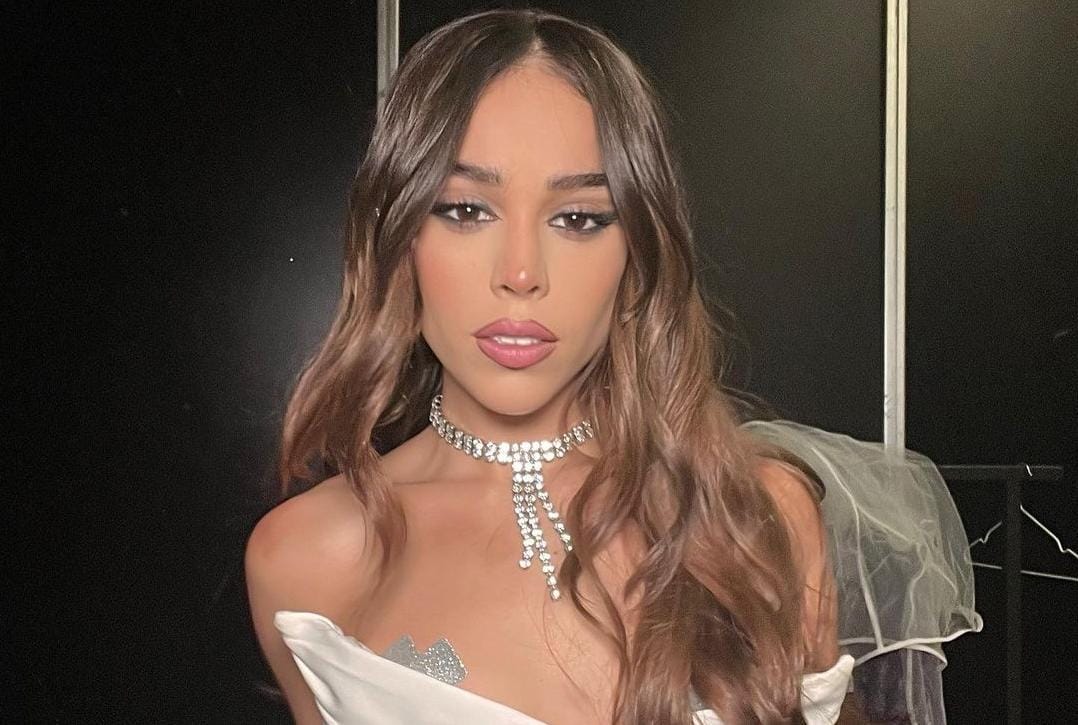 5UIG6FYF45FKROIXLNSDUOFY4A - Danna Paola hace estrella de la red a vendedora de dulces