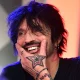 la fotografa de tommy lee de la que todo el mundo est hablando 80x80 - Tommy Lee publica foto desnudo que desaparece de Instagram