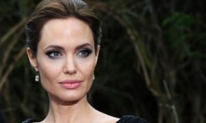 media.media .7bac2ea6 25e3 444d 84cf 654cf1a2bdaf.16x9 1024 300x180 - Angelina Jolie está detrás de la demanda del FBI contra Brad Pitt