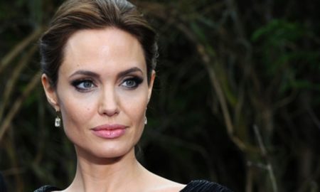 media.media .7bac2ea6 25e3 444d 84cf 654cf1a2bdaf.16x9 1024 450x270 - Angelina Jolie está detrás de la demanda del FBI contra Brad Pitt