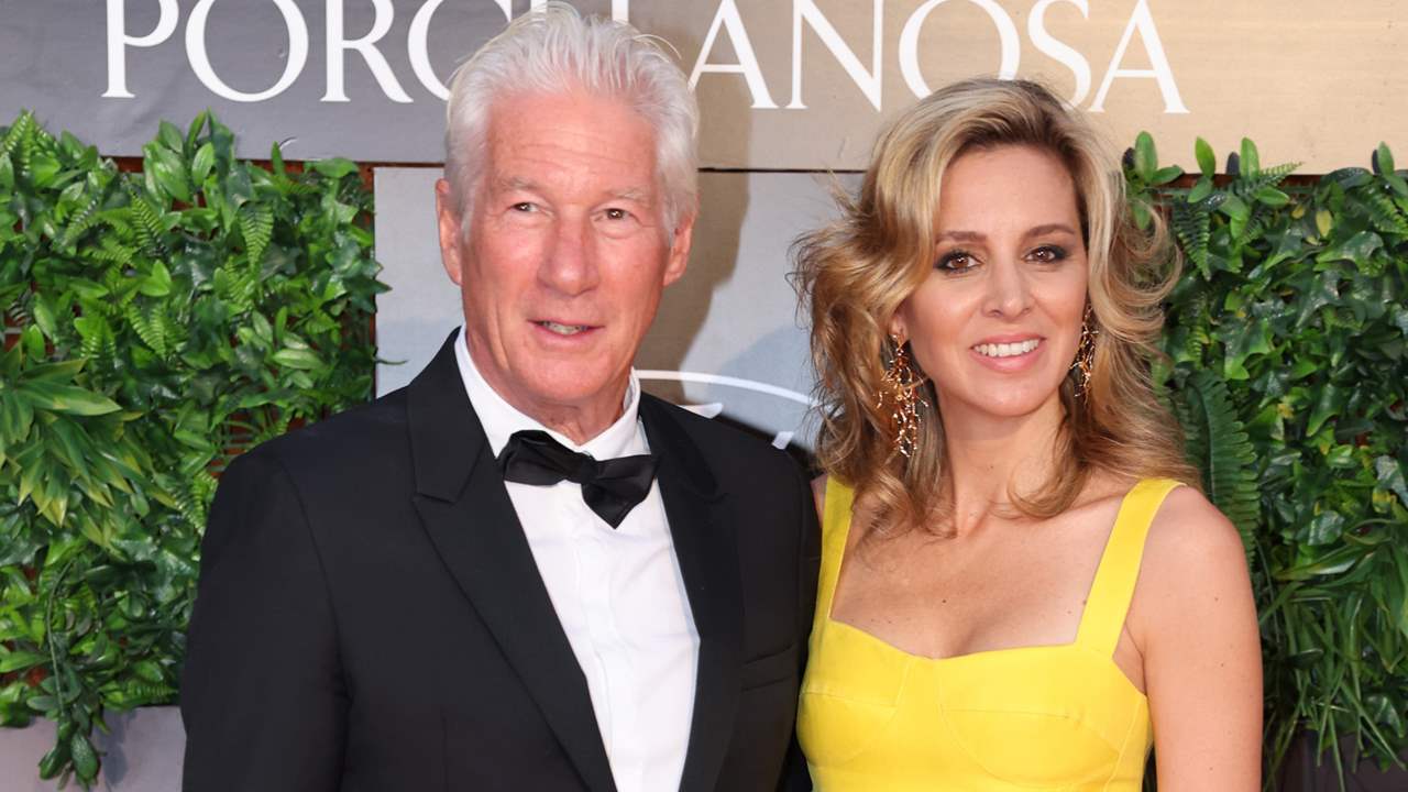 richard gere y alejandra silva 01f82143 1280x720 - Richard Gere se deja ver enamorado de Alejandra Silva