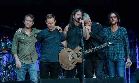 220904115014 04 taylor hawkins tribute concert 0903 full 169 450x270 - Foo Fighters rinde tributo a Taylor Hawkins