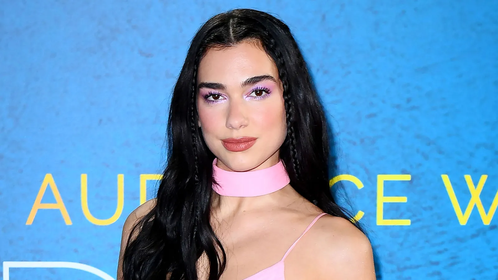 Dua Lipa Is ‘Reclaiming Her Viral TikTok Dance After Being Bullied for It2 - Dua Lipa ya no quiere saludar de cerca a sus fans