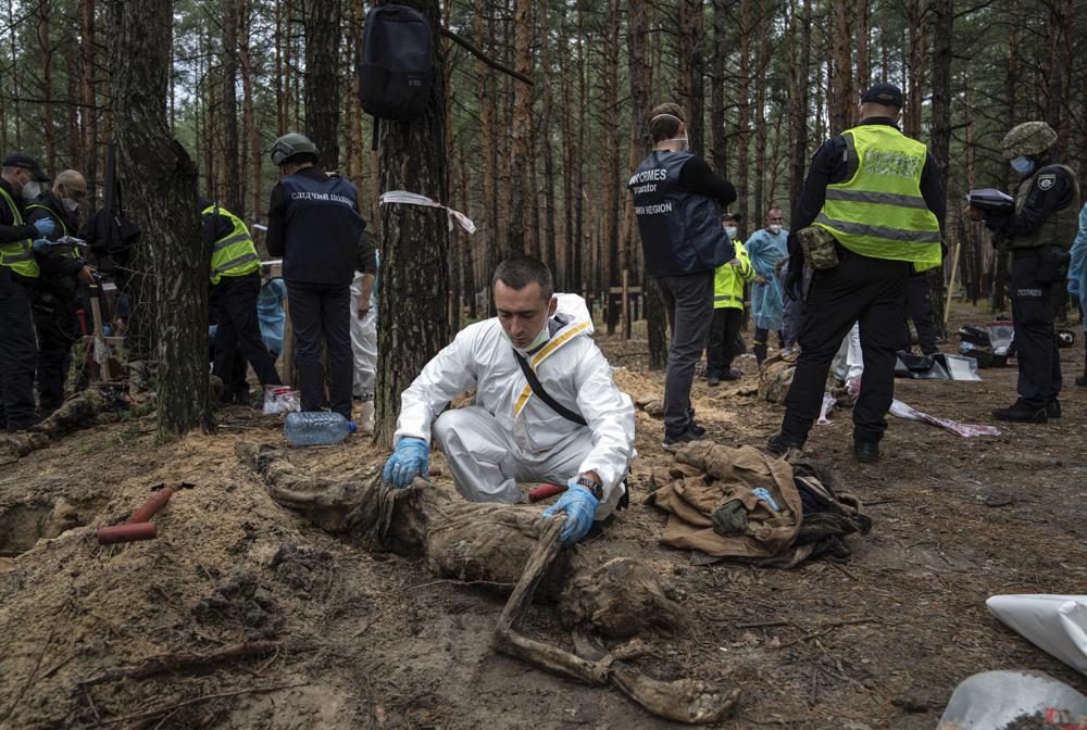 Ucrania 2 - Macabro hallazgo de fosas clandestinas en Ucrania