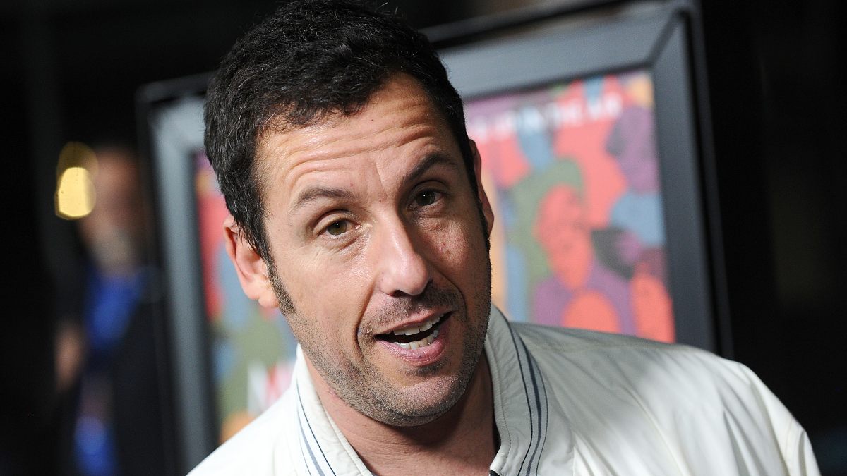 adam sandler murio fallecio tendencia viral - Adam Sandler apareció en público con bastón