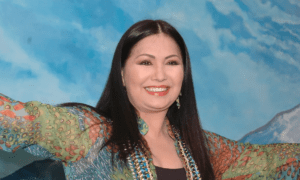 f1280x720 25350 157025 5231 1 300x180 - Ana Gabriel advierte a sus fans que no aceptará regalos ni dará fotos 