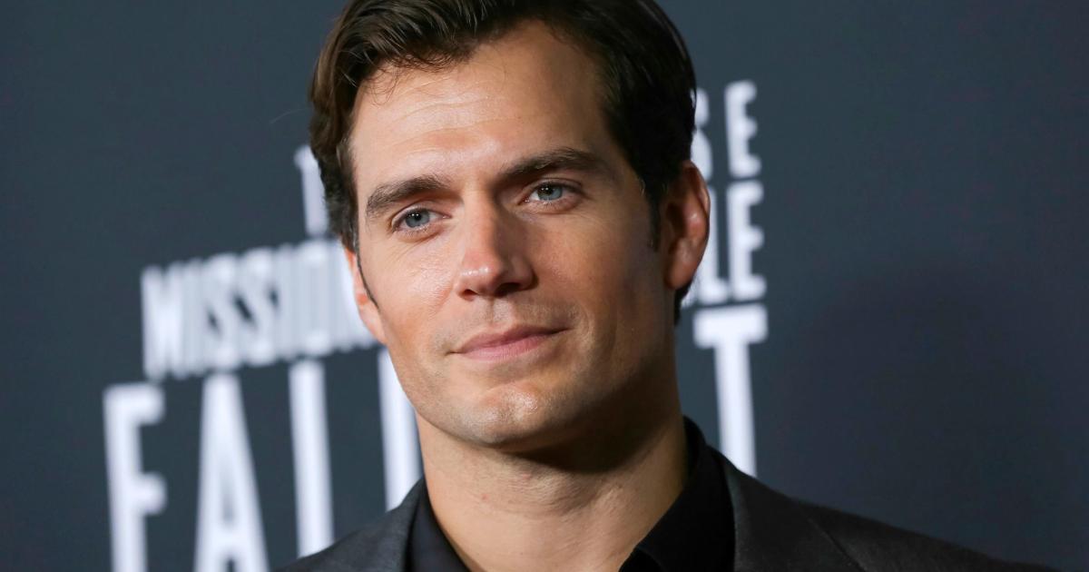 henry cavill to play sherlock holmes in legendarys enola holmes deadlinecom 2447309 - Henry Cavill le diría adiós a Superman