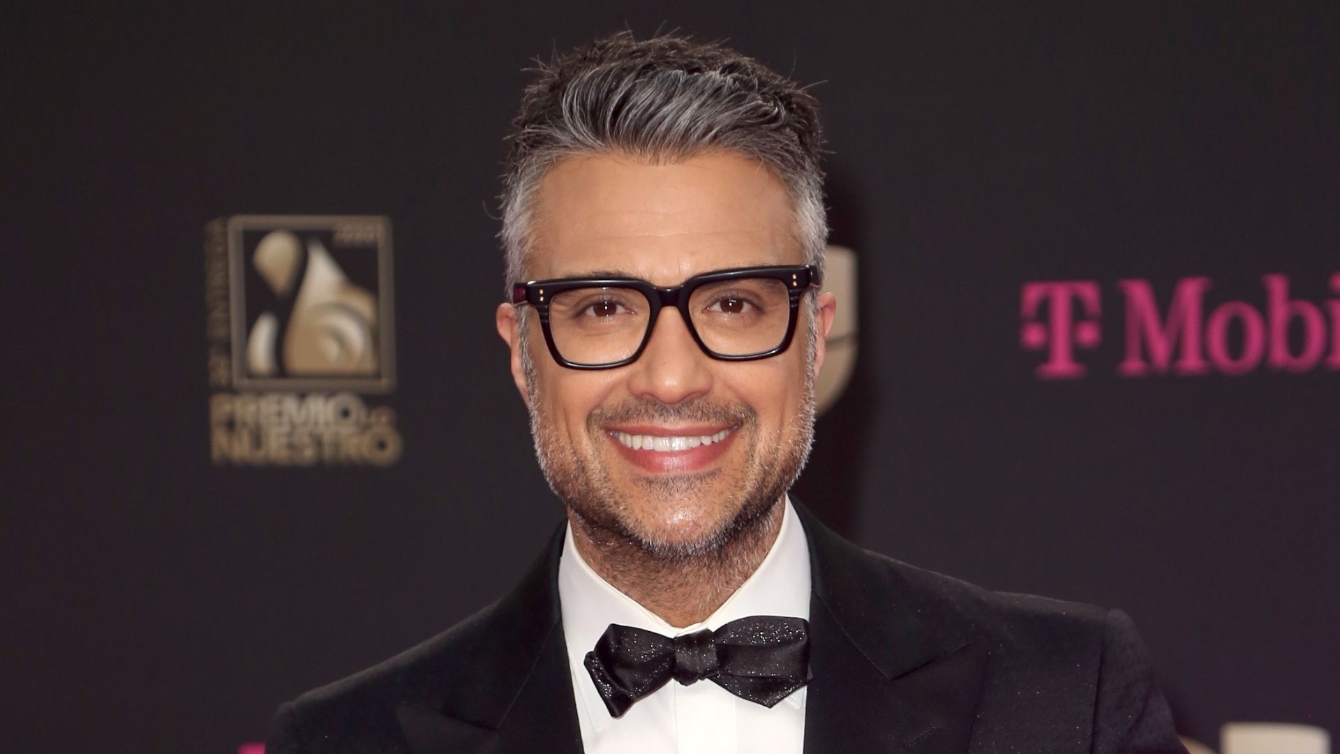 jaime camil premios lo nuestro portada - Jaime Camil se aleja de parodias e imitaciones