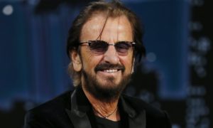 Ringo Starr GettyImages 1238600287 300x180 - Ringo Starr confirma que dio positivo a Covid-19