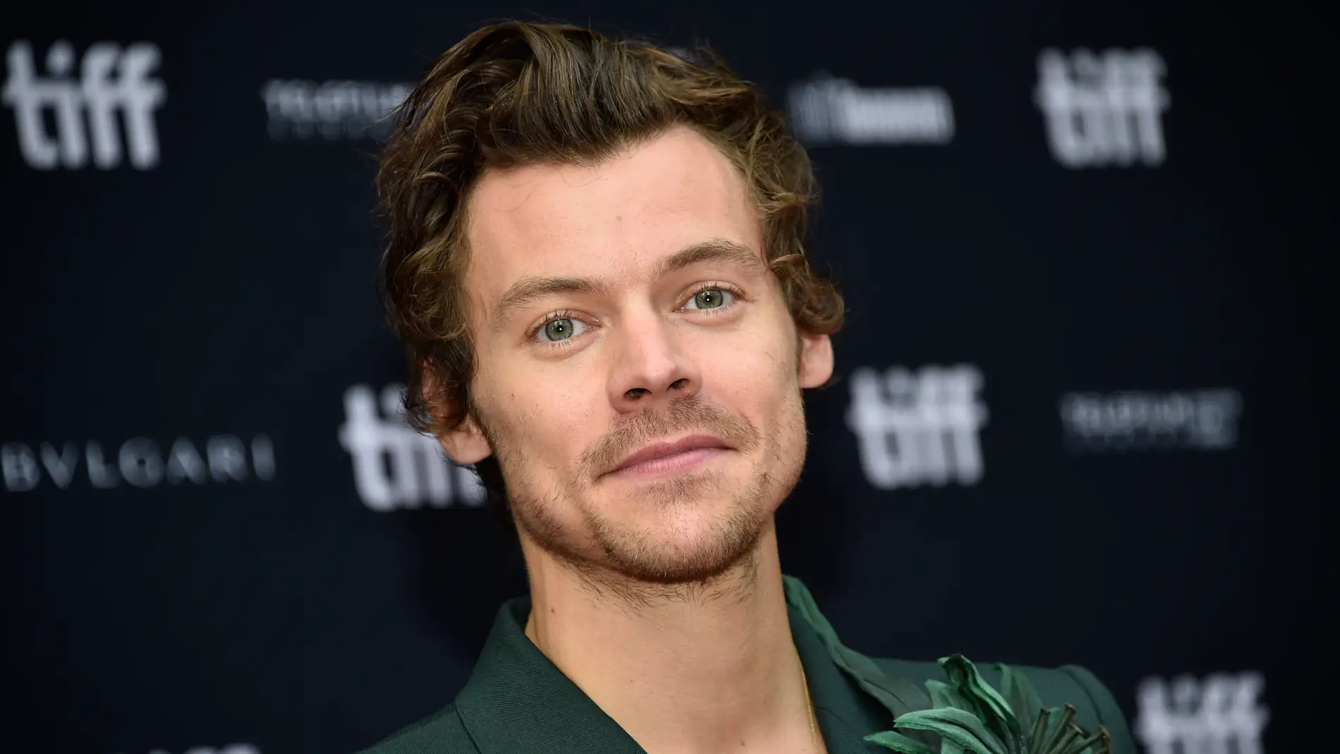 harry styles premios tiff 2022 98 - Harry Styles lanza nuevo video y usuarios aseguran que copió a otro cantante