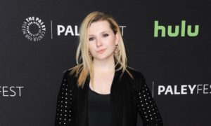 la actriz abigail breslin 300x180 - Abigail Breslin revive desgarrador caso de abuso de un ex