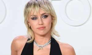 miley cyrus fdd71c76 1280x794 300x180 - Miley Cyrus se aleja de su padre al enterarse de su compromiso