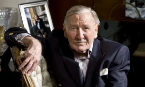 SEI 132744057 e580 300x180 - Muere Leslie Phillips, la voz del sombrero seleccionador 